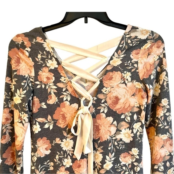 BY & BY, GREY & PEACH FLORAL, MINI DRESS. LONG SLEEVE, FLARE SKIRT. SIZE M - Picture 4 of 6